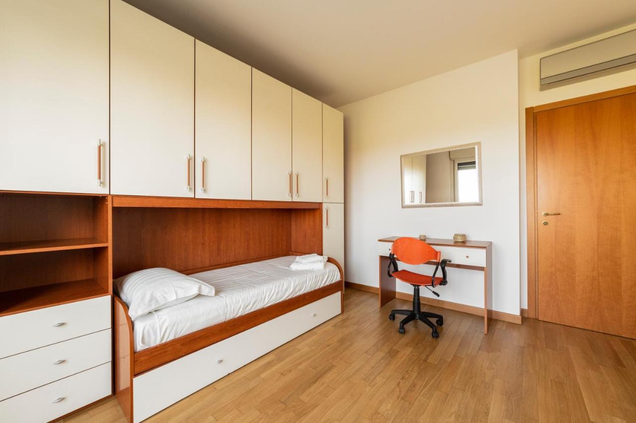 Milano Rogoredo Apt With Terrace! Appartamento Esterno foto