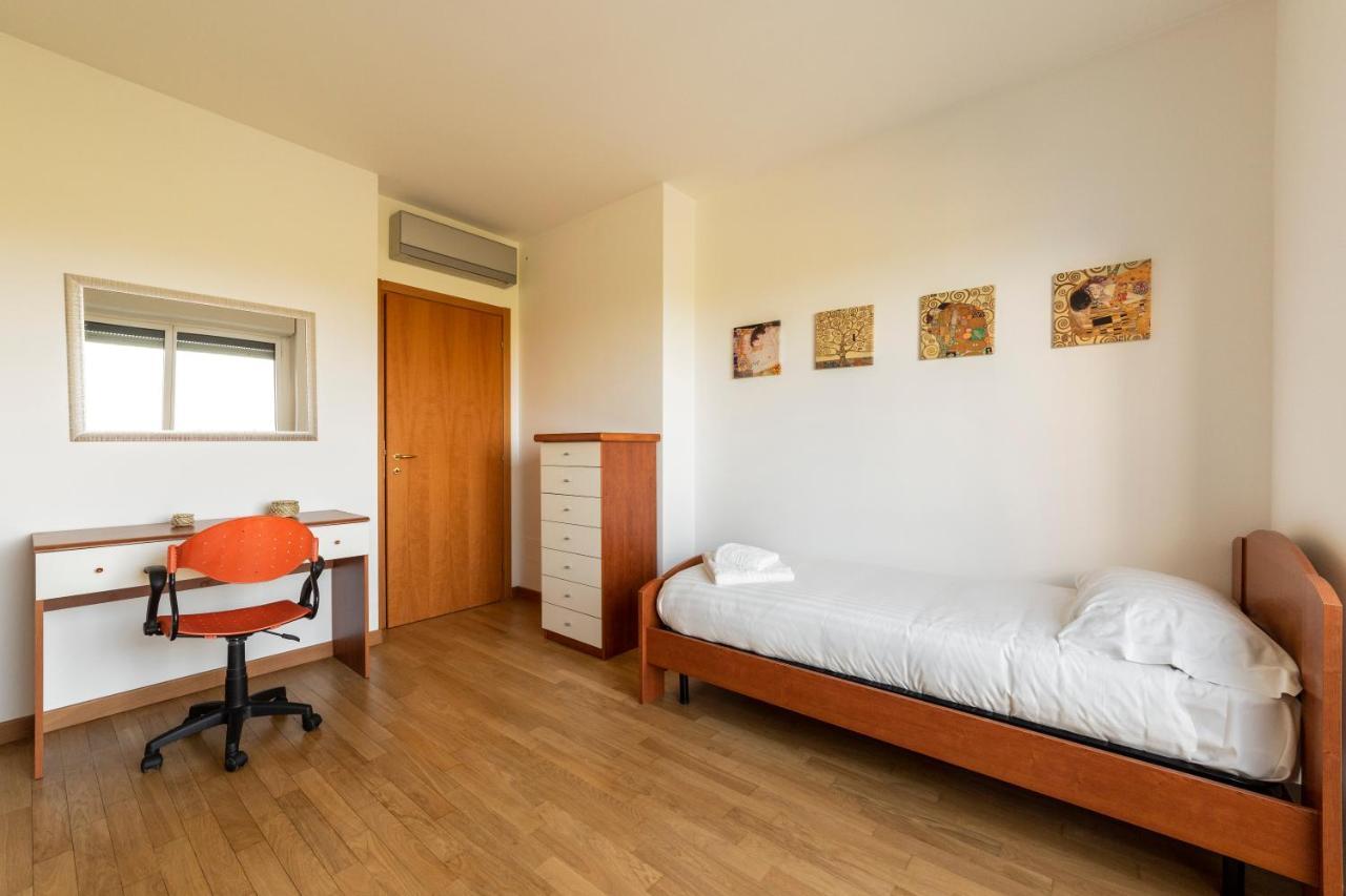 Milano Rogoredo Apt With Terrace! Appartamento Esterno foto