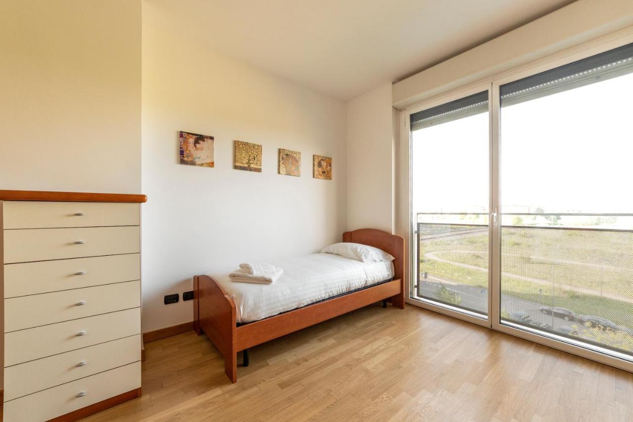 Milano Rogoredo Apt With Terrace! Appartamento Esterno foto